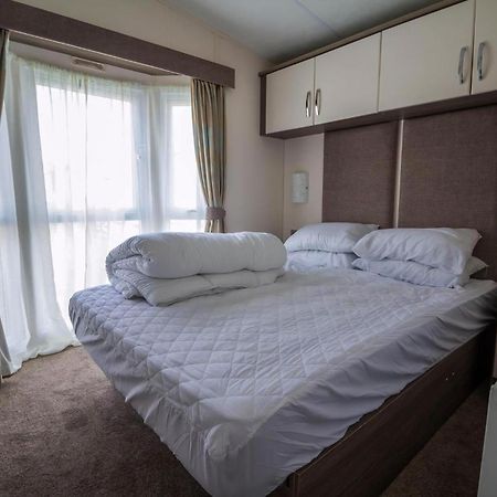 Modern 6 Berth Caravan At Highfield Grange In Essex Ref 26609P 클랙톤온씨 외부 사진