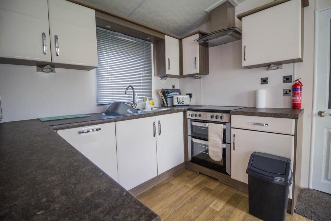 Modern 6 Berth Caravan At Highfield Grange In Essex Ref 26609P 클랙톤온씨 외부 사진