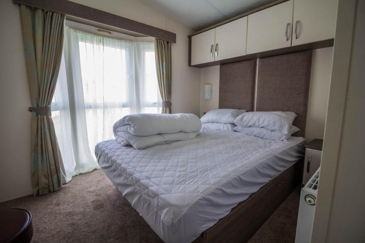 Modern 6 Berth Caravan At Highfield Grange In Essex Ref 26609P 클랙톤온씨 외부 사진
