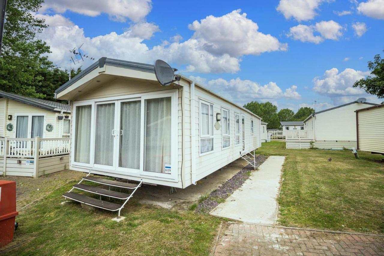 Modern 6 Berth Caravan At Highfield Grange In Essex Ref 26609P 클랙톤온씨 외부 사진